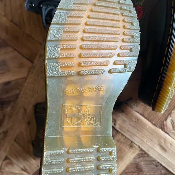 Dr Martens Floral Embroidered Boots - Picture 4 of 6